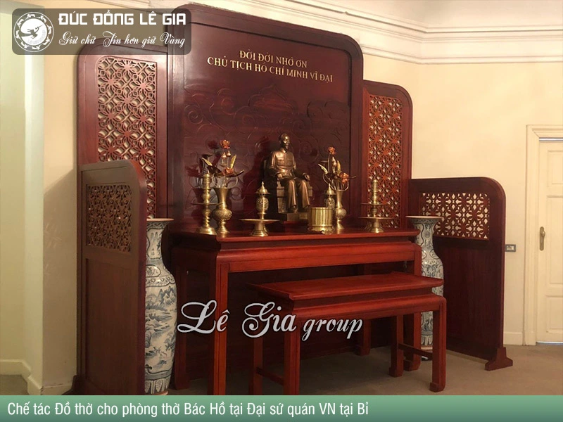 Chế tác đồ thờ cho phòng thờ Bác Hồ ở ĐSQ Việt Nam tại Bỉ