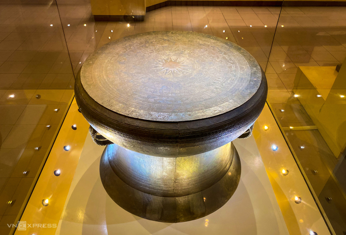 Trống đồng Ngọc Lũ đang được trưng bày tại Bảo tàng Lịch sử quốc gia, thể hiện trình độ đúc đồng đỉnh cao và là tác phẩm nghệ thuật tiêu biểu cho tài năng sáng tạo của người Việt cổ. Ảnh: Trung Nghĩa