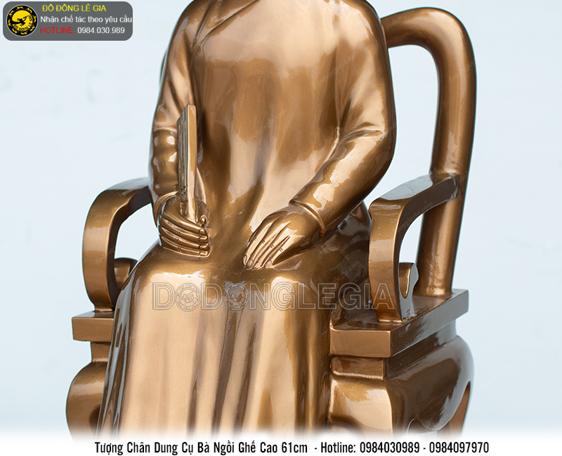 Tượng Chân Dung Cụ Bà Ngồi Ghế bằng đồng đỏ cao 61cm