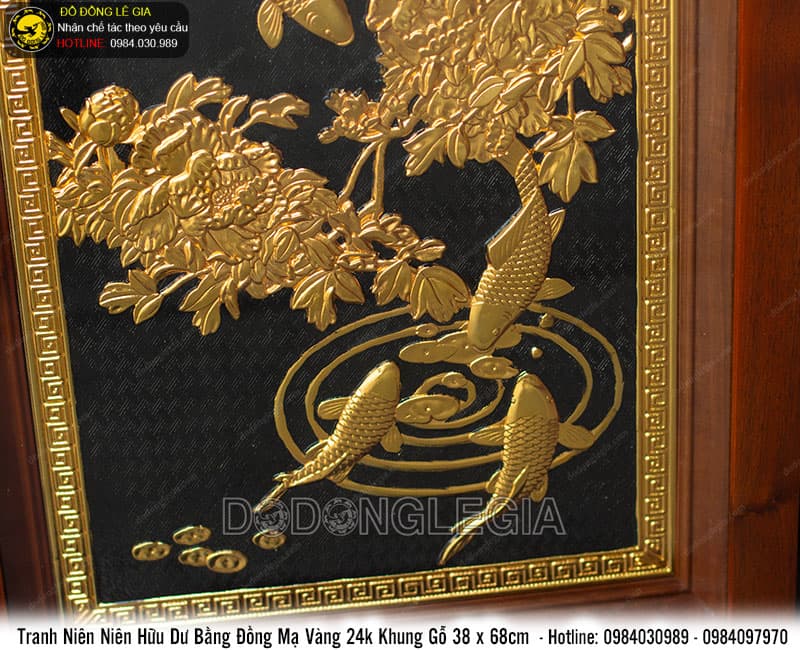 Tranh Cá chép bằng đồng mạ vàng 24k khung gỗ 38x68cm